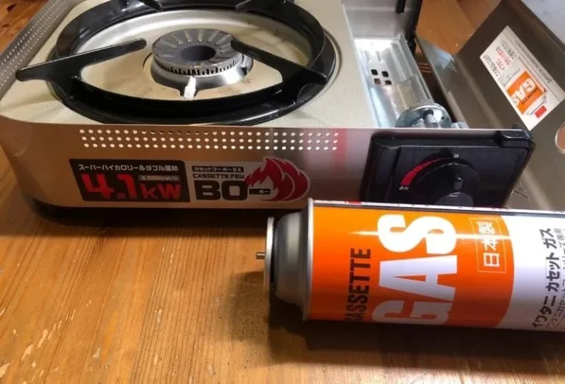 イワタニ カセットフー旧モデルとCB缶