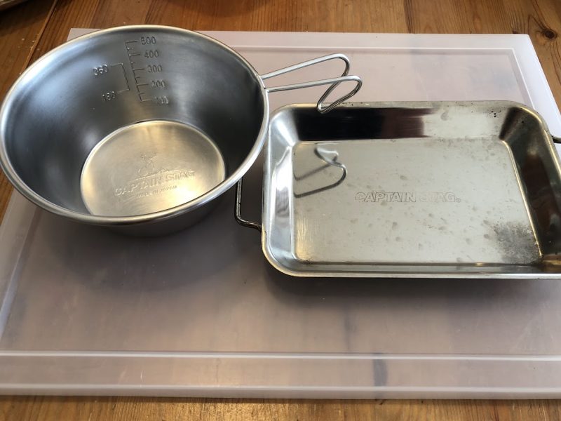 キャプテンスタッグのステンレス食器セット　キャンプに便利なシェラカップとプレート