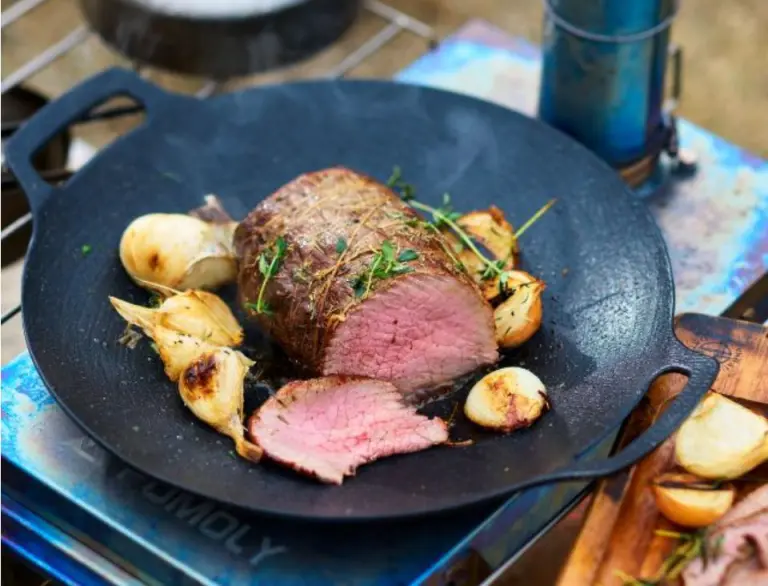 マルチグリドルでローストビーフを焼いたキャンプ料理