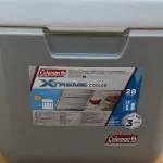 コールマン エクストリームクーラー28QT レビュー｜Amazon限定アイスシルバーに4人家族1泊分の食材はどれくらい入る？