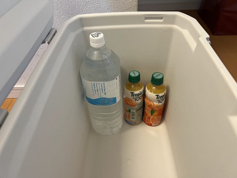 コールマン エクストリームクーラー28QTに2Lペットボトルを入れた状態